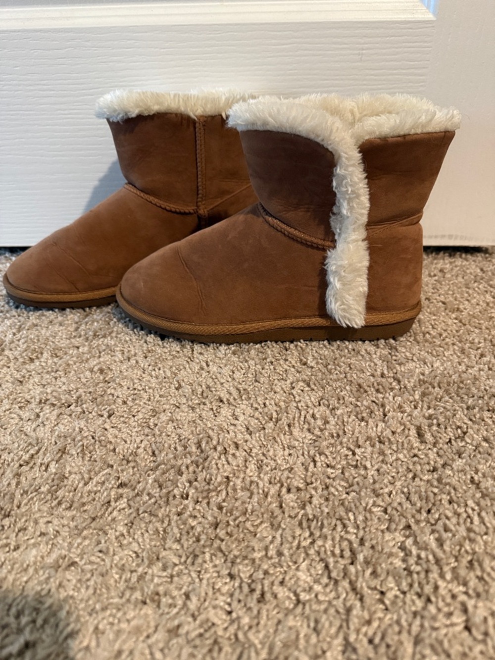 Chestnut Faux-Suede Fur-Lined Slipper Boots size 8